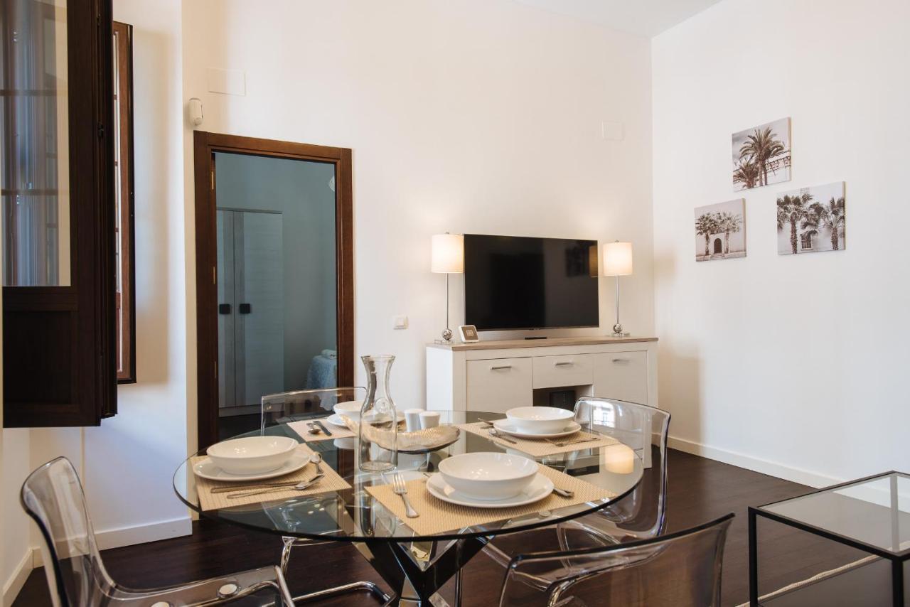 Apartamento Puerta Real - Free Parking セビリア エクステリア 写真